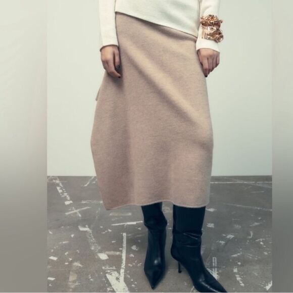 Zara 100% Wool Ruffle Skirt size M